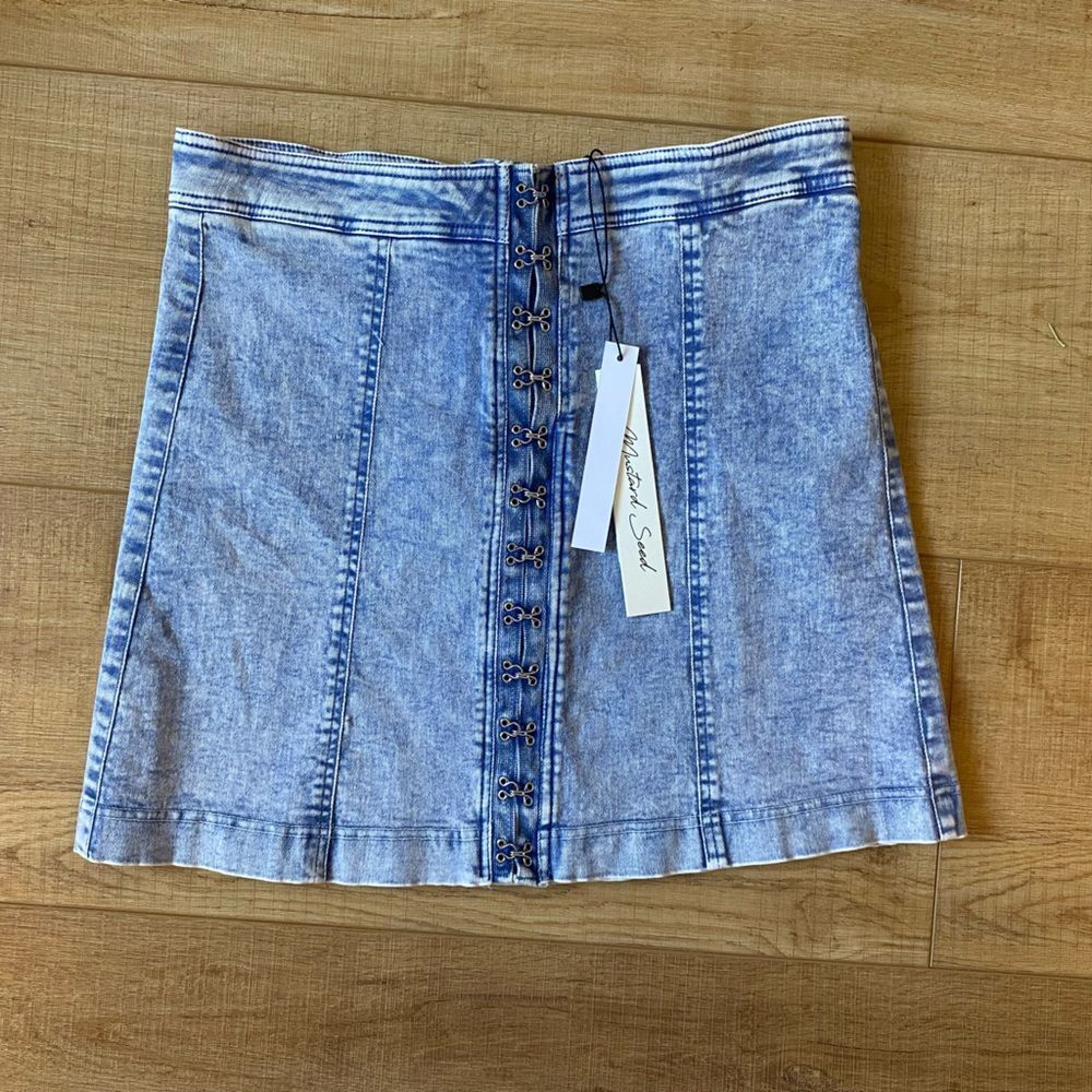 NWT Mustard Seed size large blue purple mini skirt snap up
Spring boho